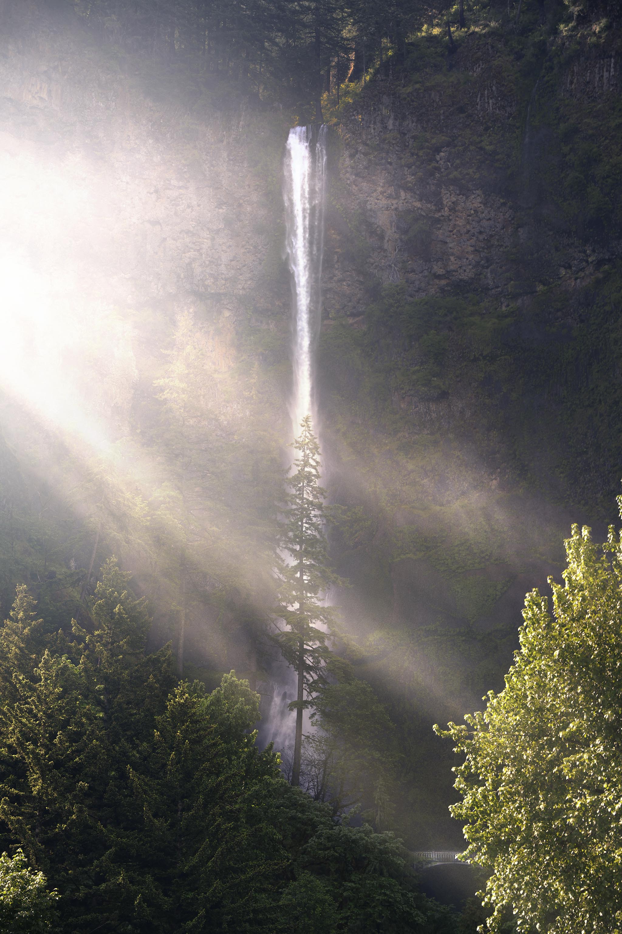Light rays at Multnomah Falls