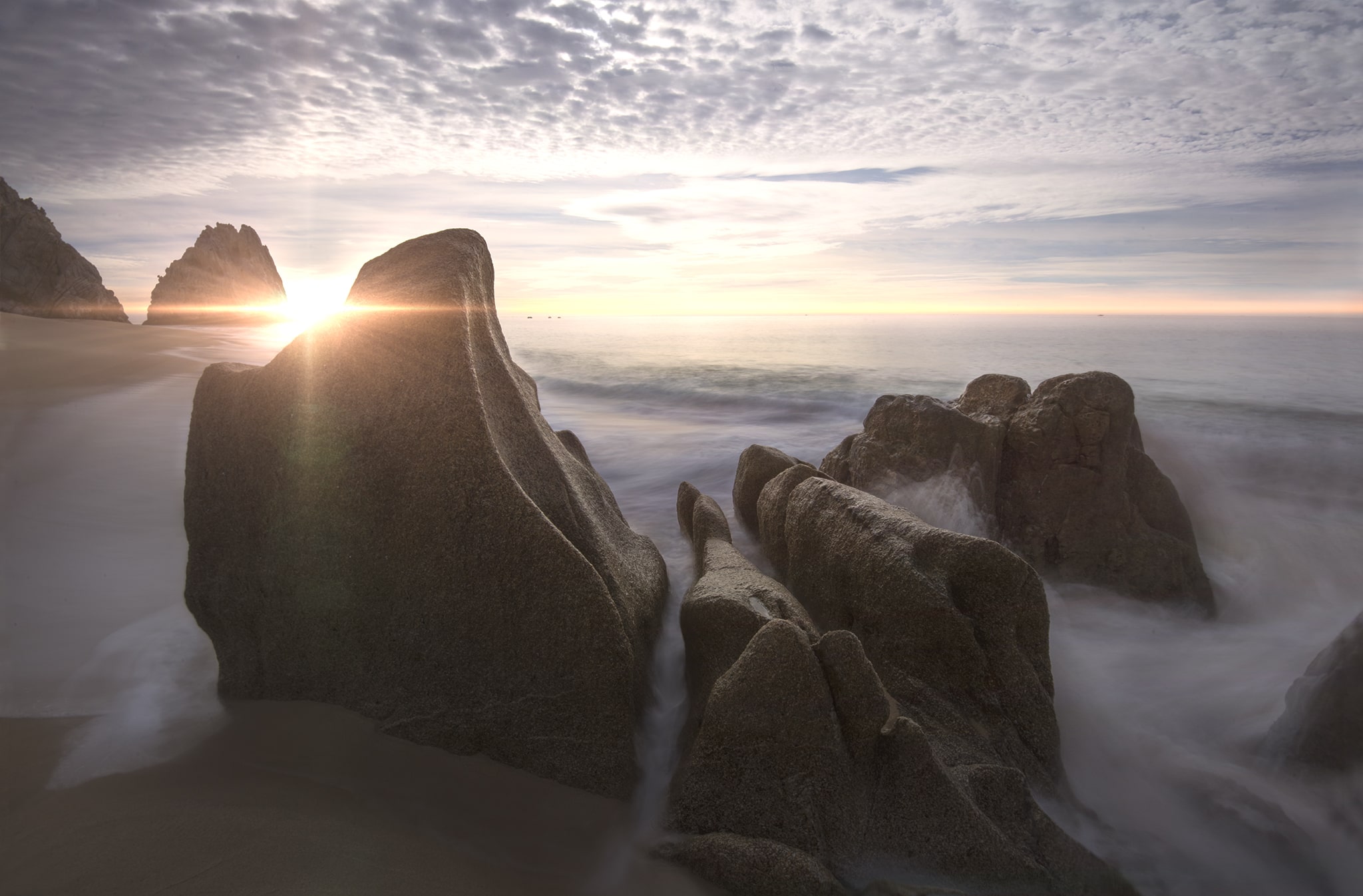 Waves in rocks in Cabo