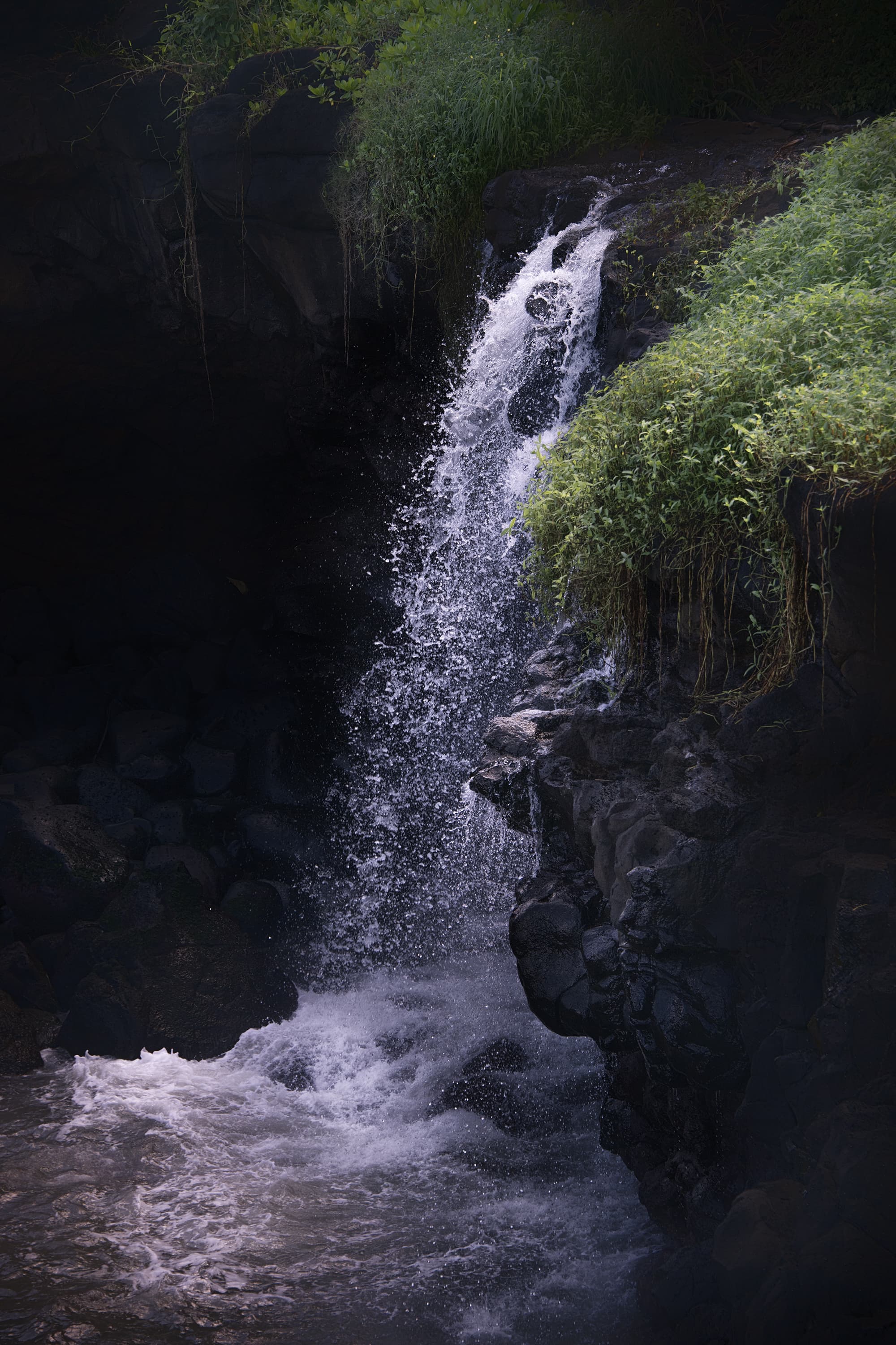 Queen's Bath Waterfall