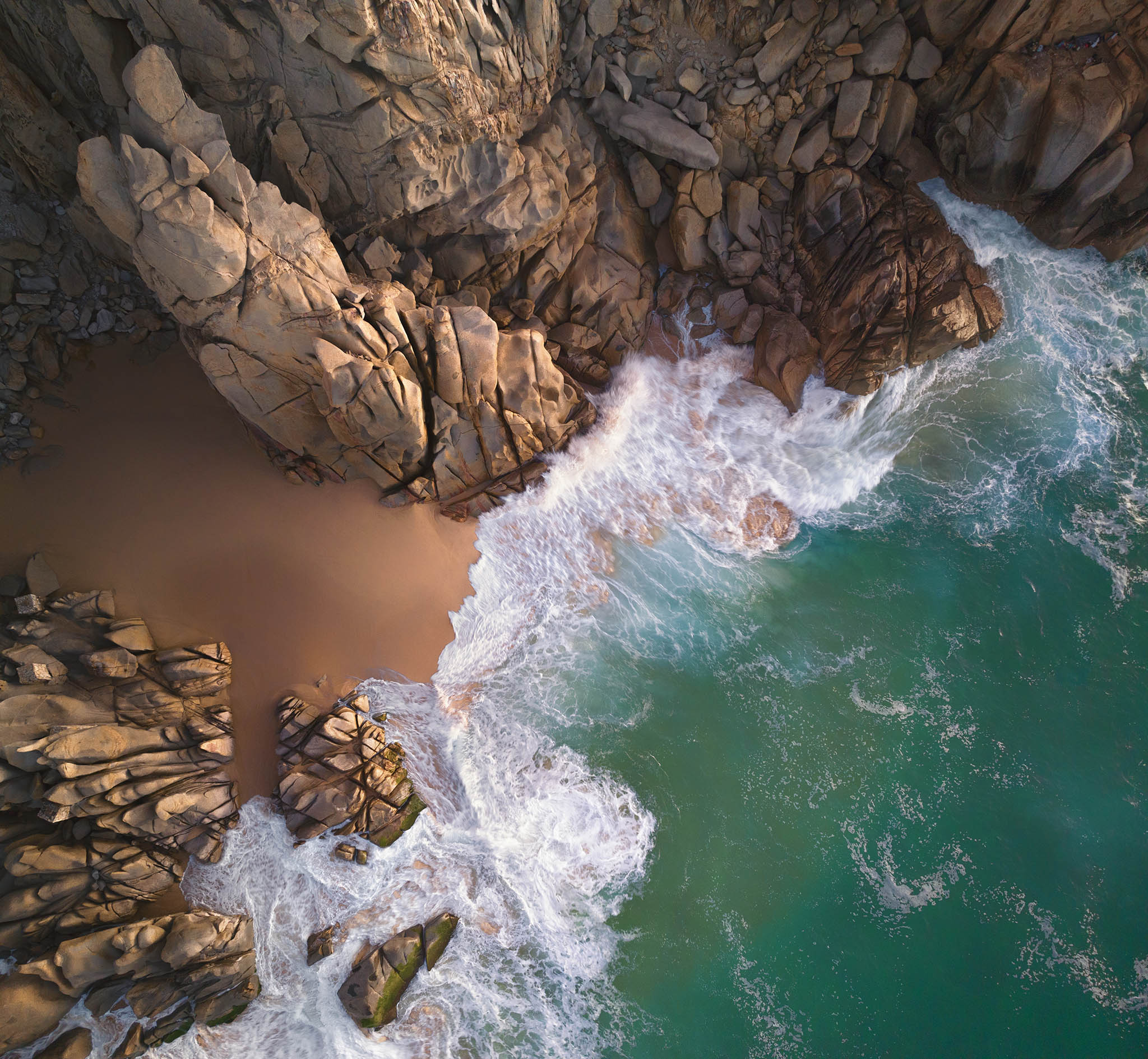 Rocky shores and cliff in Cabo